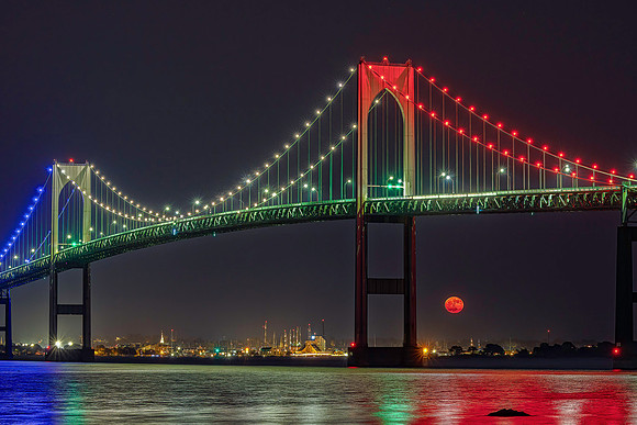 STRAWBERRY MOON OVER NEWPORT