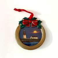 POINT JUDITH LIGHT IN GOLD CIRCLE WITH RED BOW