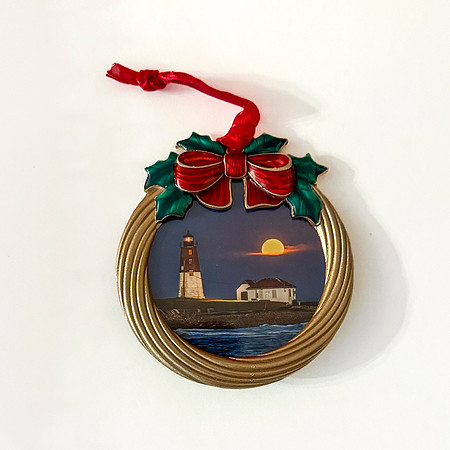 POINT JUDITH LIGHT IN GOLD CIRCLE WITH RED BOW