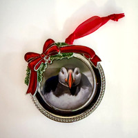 PUFFIN BALL IN ROUND SILVER WITH RED BOW